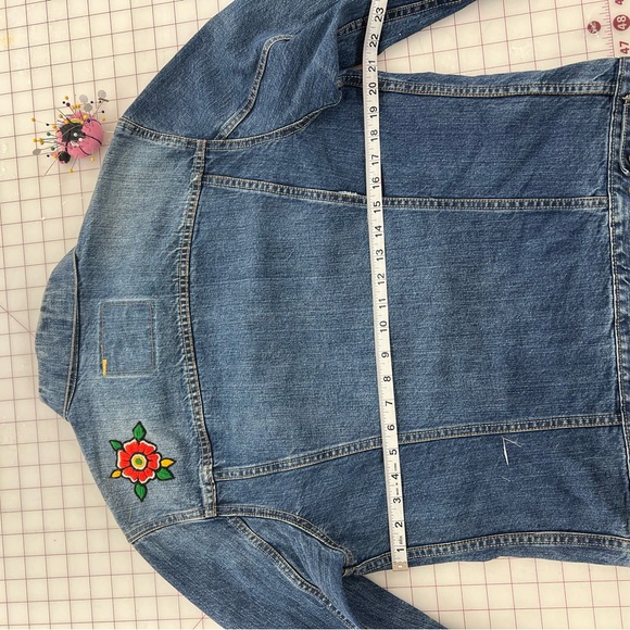 Hand Embroidered Levi’s Jean Jacket One-Of-a-Kind - Picture 6 of 7